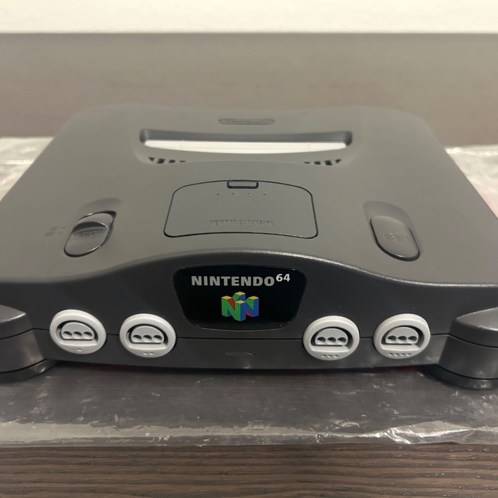 Nintendo 64 with Controllers & Adapter - Picture 7 of 12